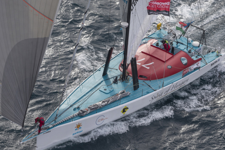 Barcelona World Race - Még legalább három hét Fa Nándoréknak a cél