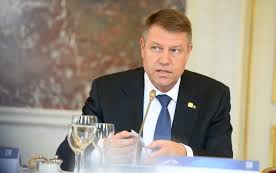 Nagyot esett, de még mindig magas a román államfőbe vetett bizalom