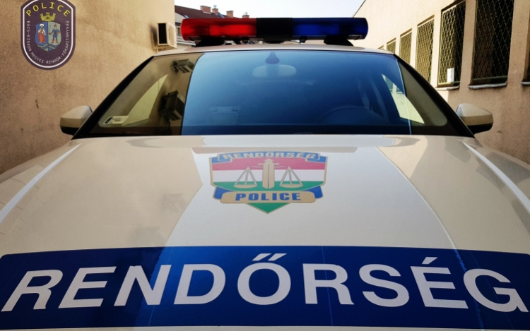 Szexuális tartalmú képeivel zsarolta a kamaszlányt