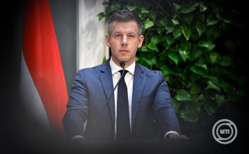 Magyar Péter: még Isztambulban is nevettek, hogy a Fidesz akar tüntetni a demokrácia mellett
