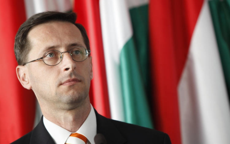 Devizahitelek - Varga: a jövő héttől megkezdődik a devizahiteles ügyfelekkel való elszámolás