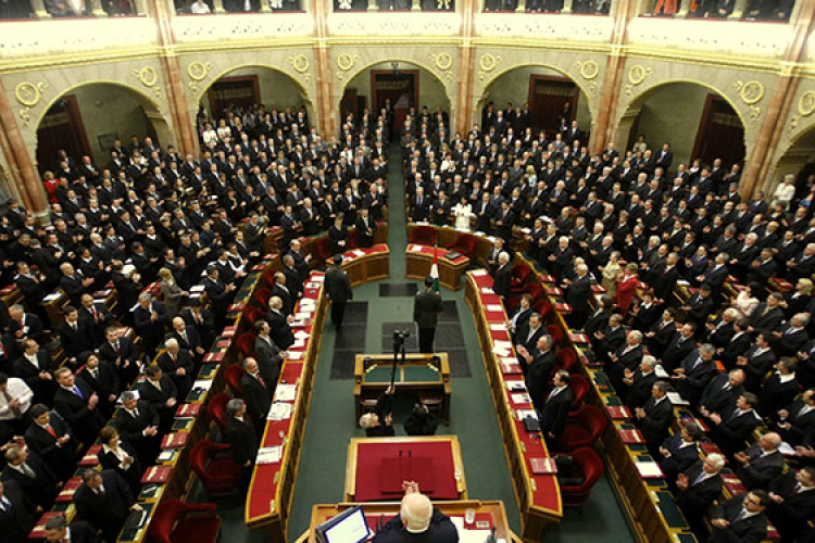 OGY - Tavares-jelentés - A Ház előtt a Fidesz határozati javaslata az EP-döntésre válaszul