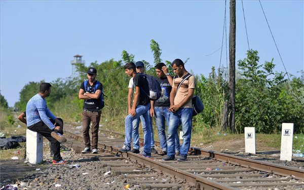 Illegális bevándorlás - Sokan próbálnak keresni a migránsokon