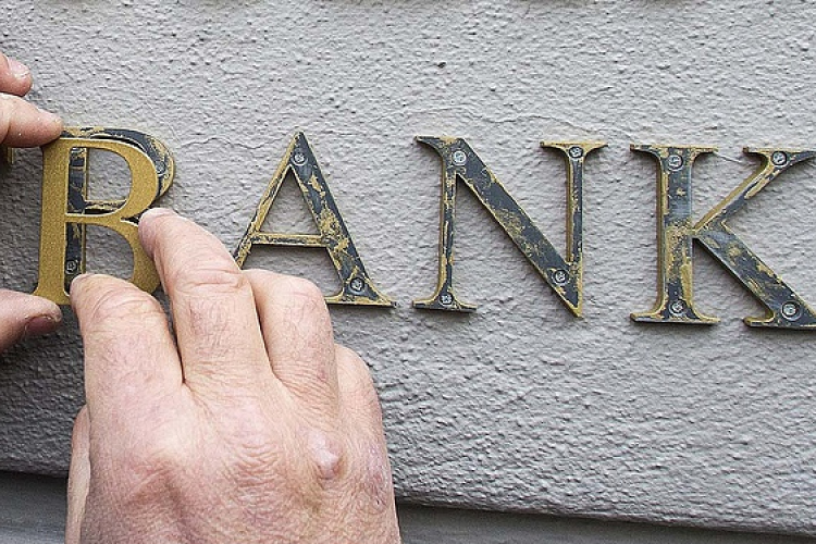 MNB: jogsértően számolták fel a devizában felszámított cascót