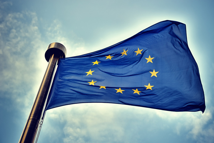 Automata segélyhívó kerülhet minden új autóba 2018-tól az EU-ban