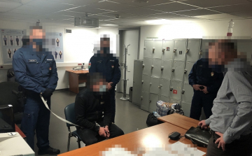 Spanyolországból hozták haza az álrendőr fegyveres rablót