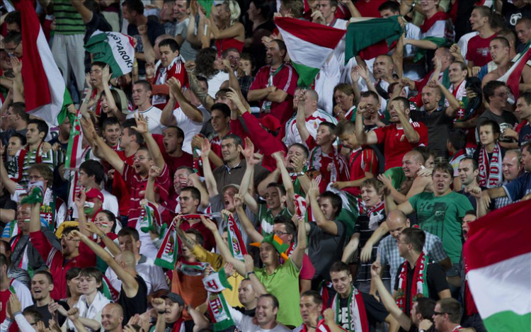 Feröeri-magyar - Szlovén bíró vezeti a mérkőzést