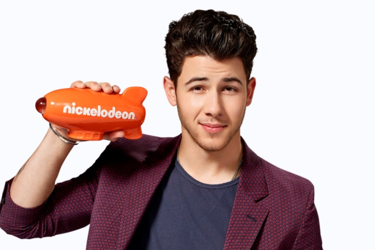 Nick Jonas miatt veszett össze Selena Gomez és Miley Cyrus