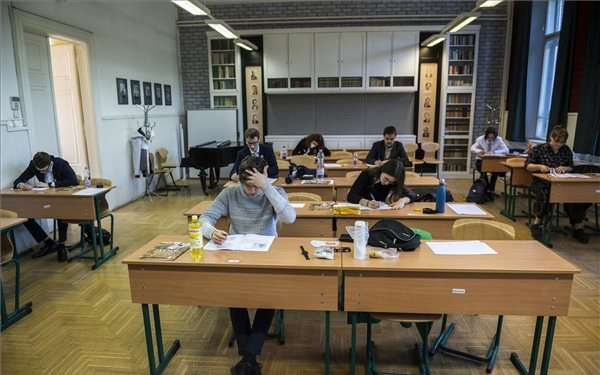 Az angol írásbelikkel megkezdődnek az idegen nyelvi vizsgák
