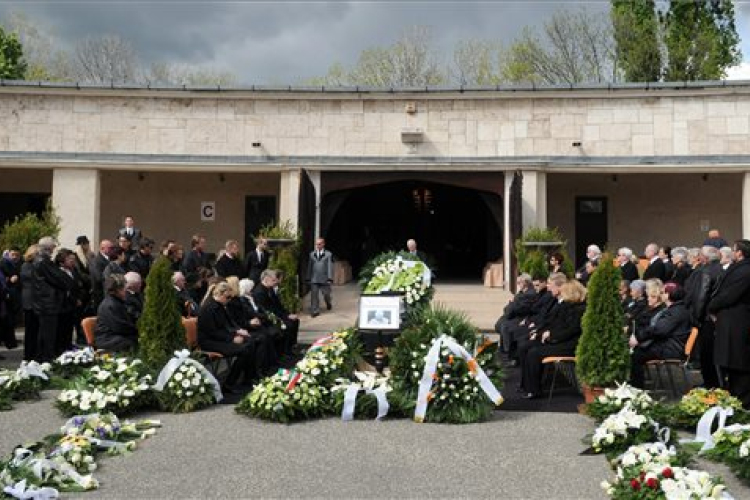 Elbúcsúztatták Szabó Gyula színművészt