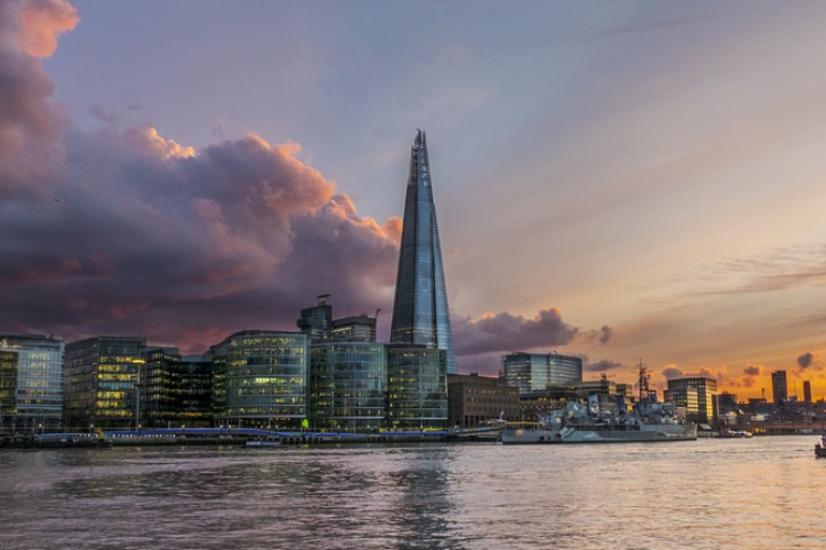 Egy szabadmászó kapaszkodott fel London legmagasabb épületére