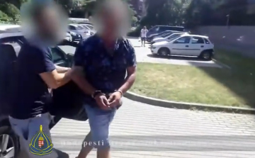 Taxival ment a pénzért az unokázós csaló