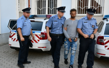 Ellopott egy kocsit, amivel lerobbant, majd lopott egy másikat